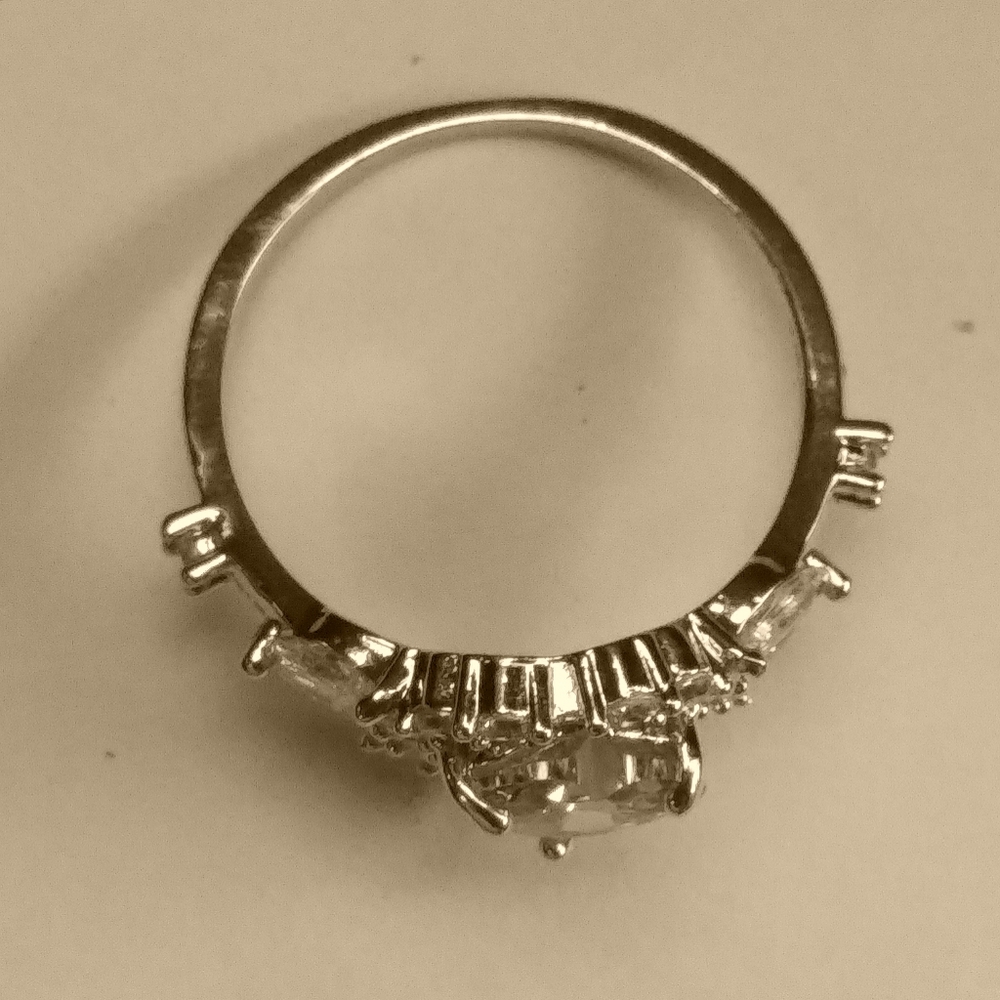 Woman's ring - Picture 4 of 5